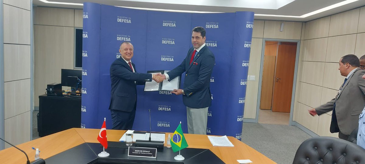 DefenseLrca's tweet photo. O Chefe da Indústria de Defesa da Turquia, Ismail Demir, e o Secretário de Produtos de Defesa do Ministério da Defesa do Brasil, @MarcosDegaut, em contato por videoconferência, assinaram hoje um Acordo de Cooperação da Indústria de Defesa entre Turquia e Brasil.
#SEPROD #Defesa https://t.co/Zecun6rzun