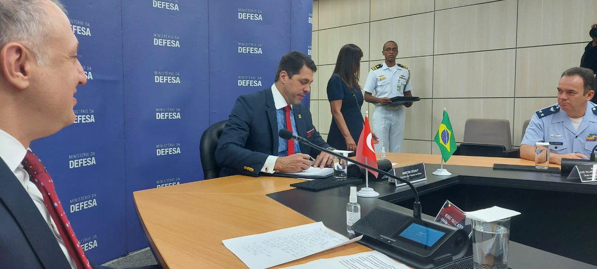 DefenseLrca's tweet photo. O Chefe da Indústria de Defesa da Turquia, Ismail Demir, e o Secretário de Produtos de Defesa do Ministério da Defesa do Brasil, @MarcosDegaut, em contato por videoconferência, assinaram hoje um Acordo de Cooperação da Indústria de Defesa entre Turquia e Brasil.
#SEPROD #Defesa https://t.co/Zecun6rzun