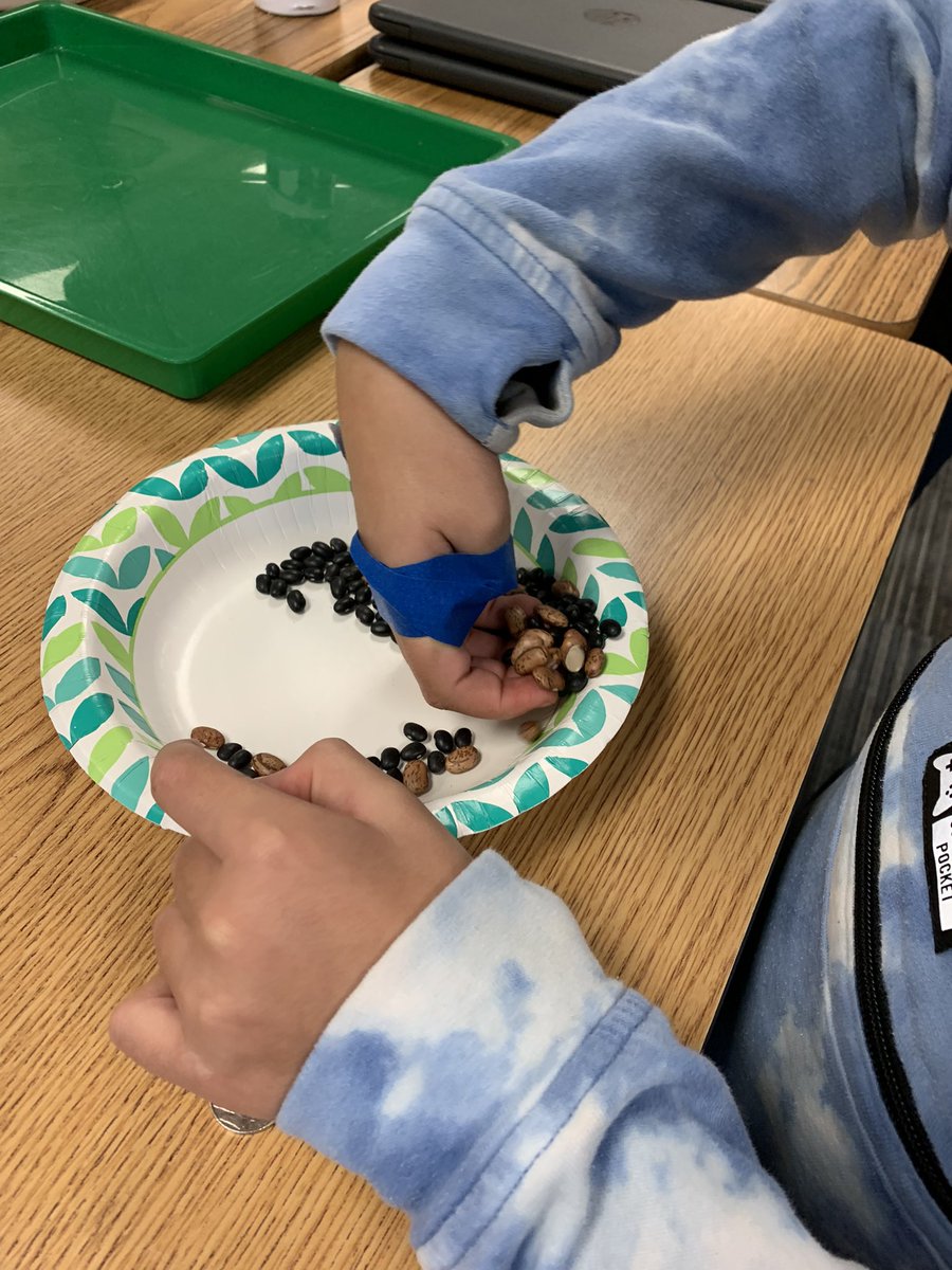 TollingerT's tweet image. Riddle 5th graders now appreciate their opposable thumbs even more than they did before.👍🏻 @JEFlemmer @mcleodl #FISDElemSci #adaptations @RiddleElem