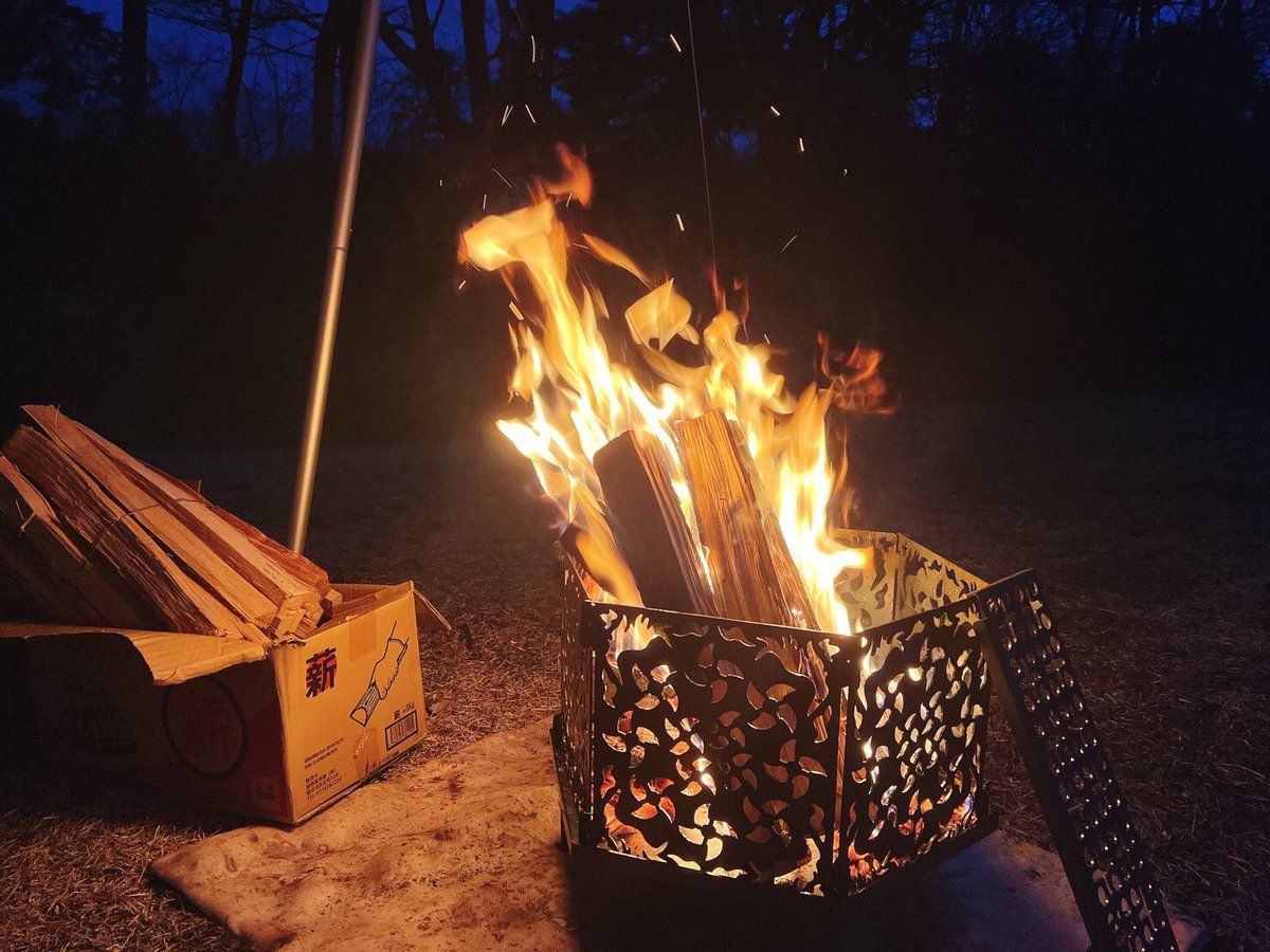 shinya_campcamp's tweet photo. BBQに行くならキャンプ場で焚き火見てる方が幸せよな！！ https://t.co/tZUqZ0ZMFE