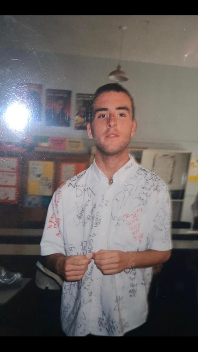 bigjoe9430's tweet photo. Seen this today , Last day of school #2000 #newheyes wih my good mate ian Murray https://t.co/5JWfEoNDKi