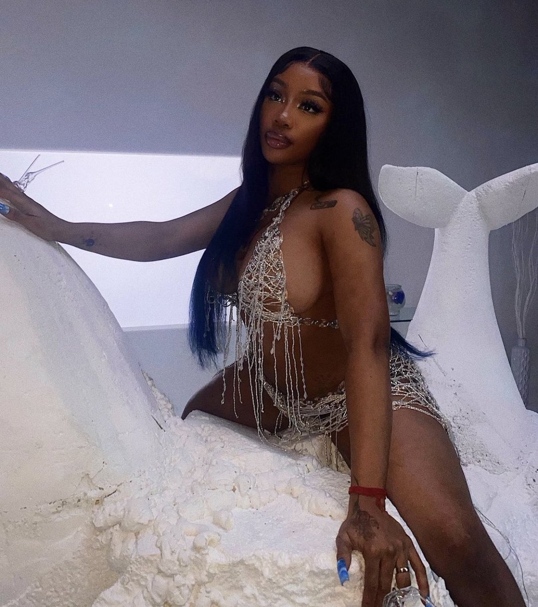 galactamelanin's tweet photo. omg sza 😍 https://t.co/y3M4dXMscC