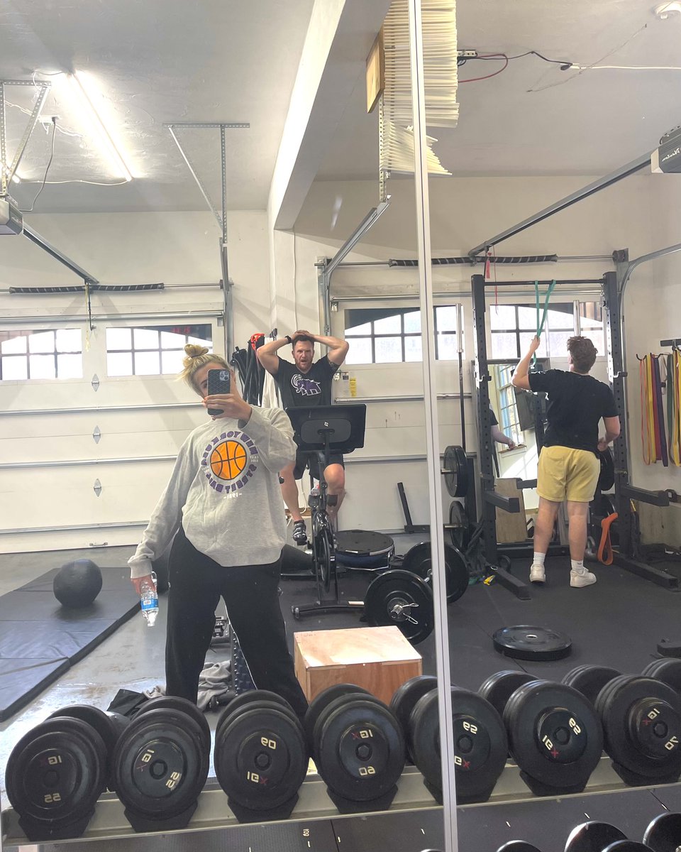 Full Friday family gym time. <a href="/MollyBernst/">Molly Bernstein</a> <a href="/BernsteinAngus/">Angus Bernstein</a>