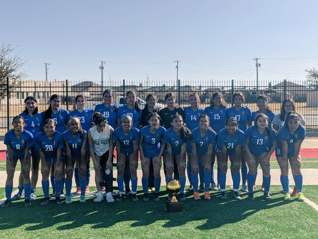 MiguelMendezSE's tweet photo. San Eli wins 8-1 against Borger HS and gets the Bi-district championship 🏆! Overcame a very tough first half on a hot "summer" day. I am a very proud coach, their commitment to improve on all aspects is commendable. Way to go girls!  #sehsthebest https://t.co/yIKoumc9OP