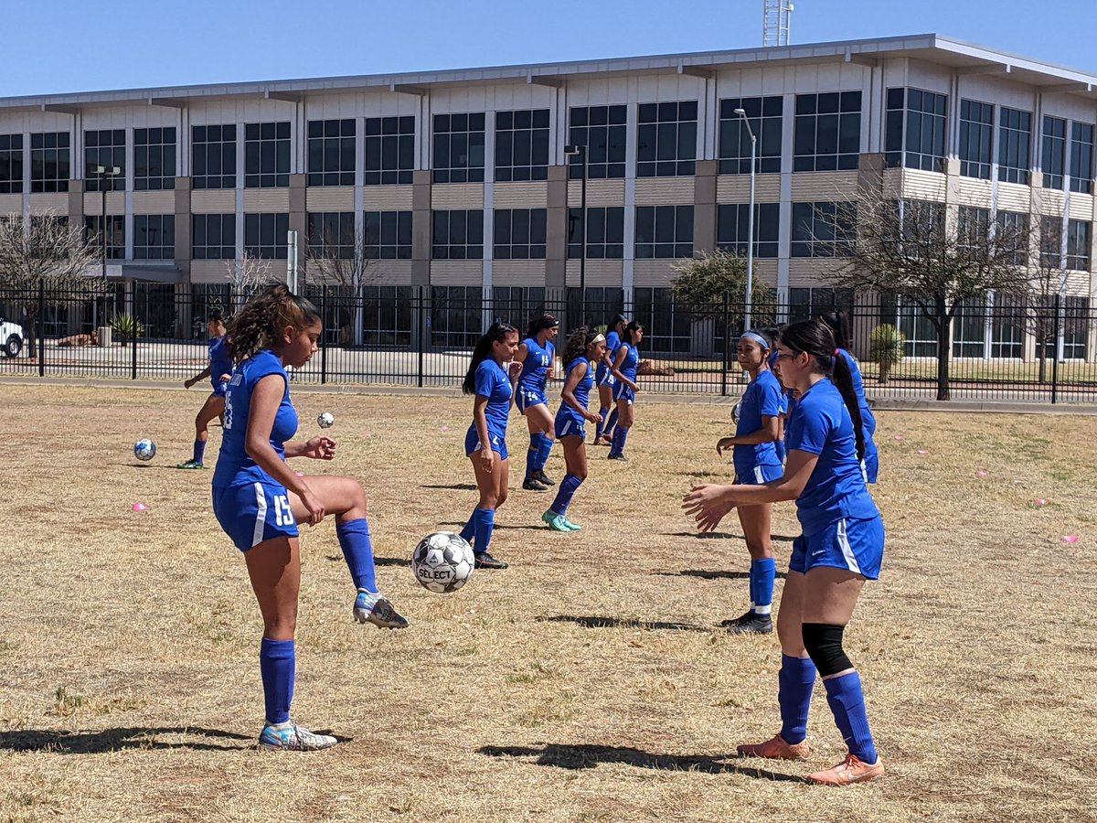 MiguelMendezSE's tweet photo. San Eli wins 8-1 against Borger HS and gets the Bi-district championship 🏆! Overcame a very tough first half on a hot "summer" day. I am a very proud coach, their commitment to improve on all aspects is commendable. Way to go girls!  #sehsthebest https://t.co/yIKoumc9OP