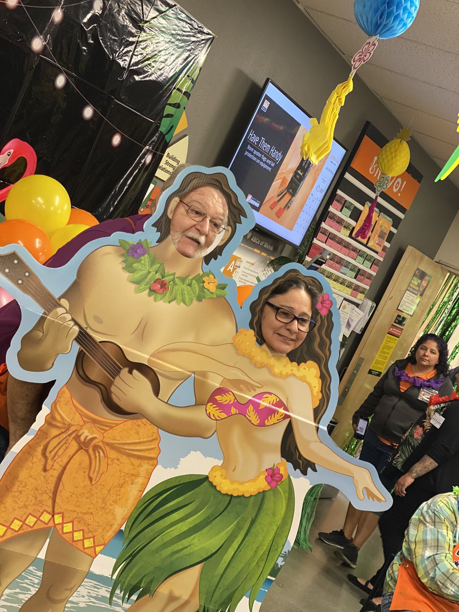 Edergsl's tweet photo. Success sharing 2022. Having fun with associates at Gilroy store 6677!! @VenturaIzaiah @jtcampoy @nelihernan6677 https://t.co/cYJFhCpkui