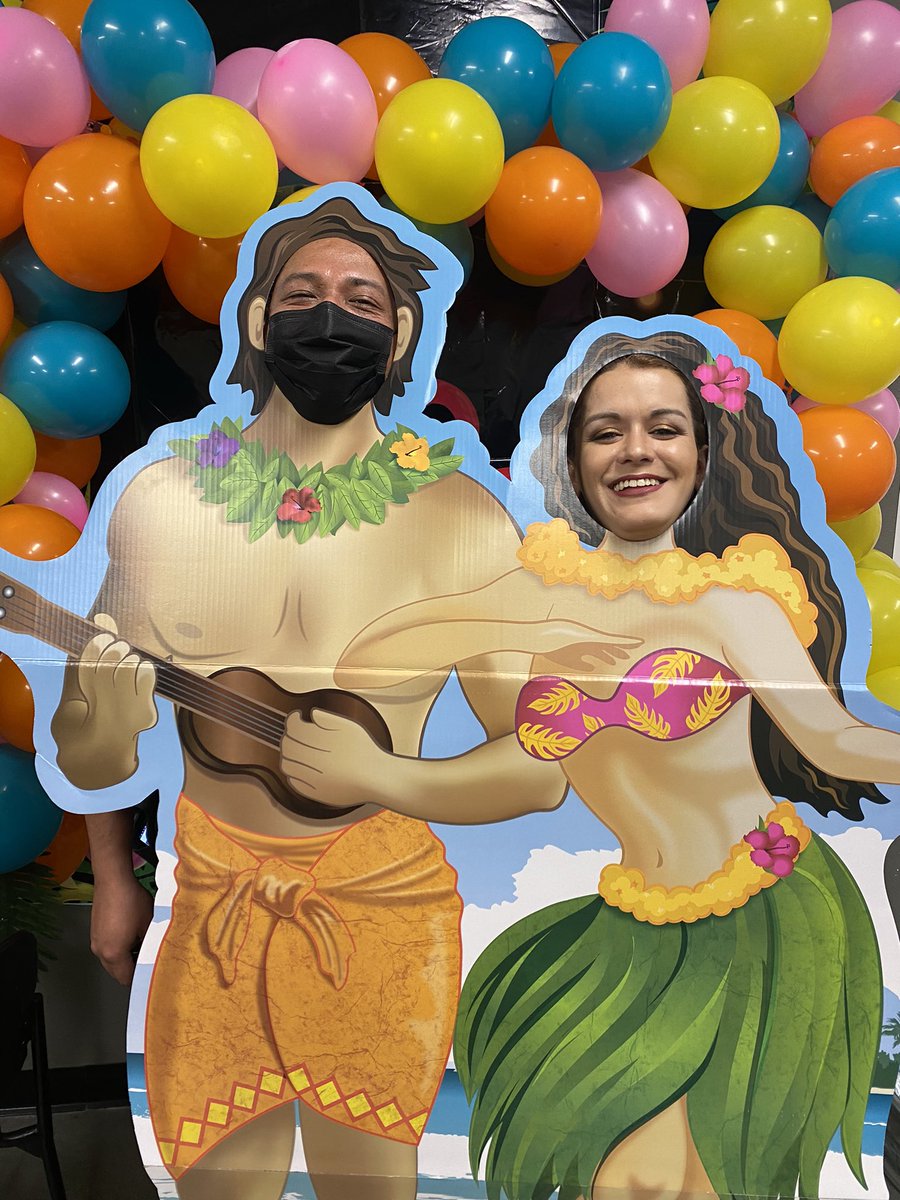 Edergsl's tweet photo. Success sharing 2022. Having fun with associates at Gilroy store 6677!! @VenturaIzaiah @jtcampoy @nelihernan6677 https://t.co/cYJFhCpkui