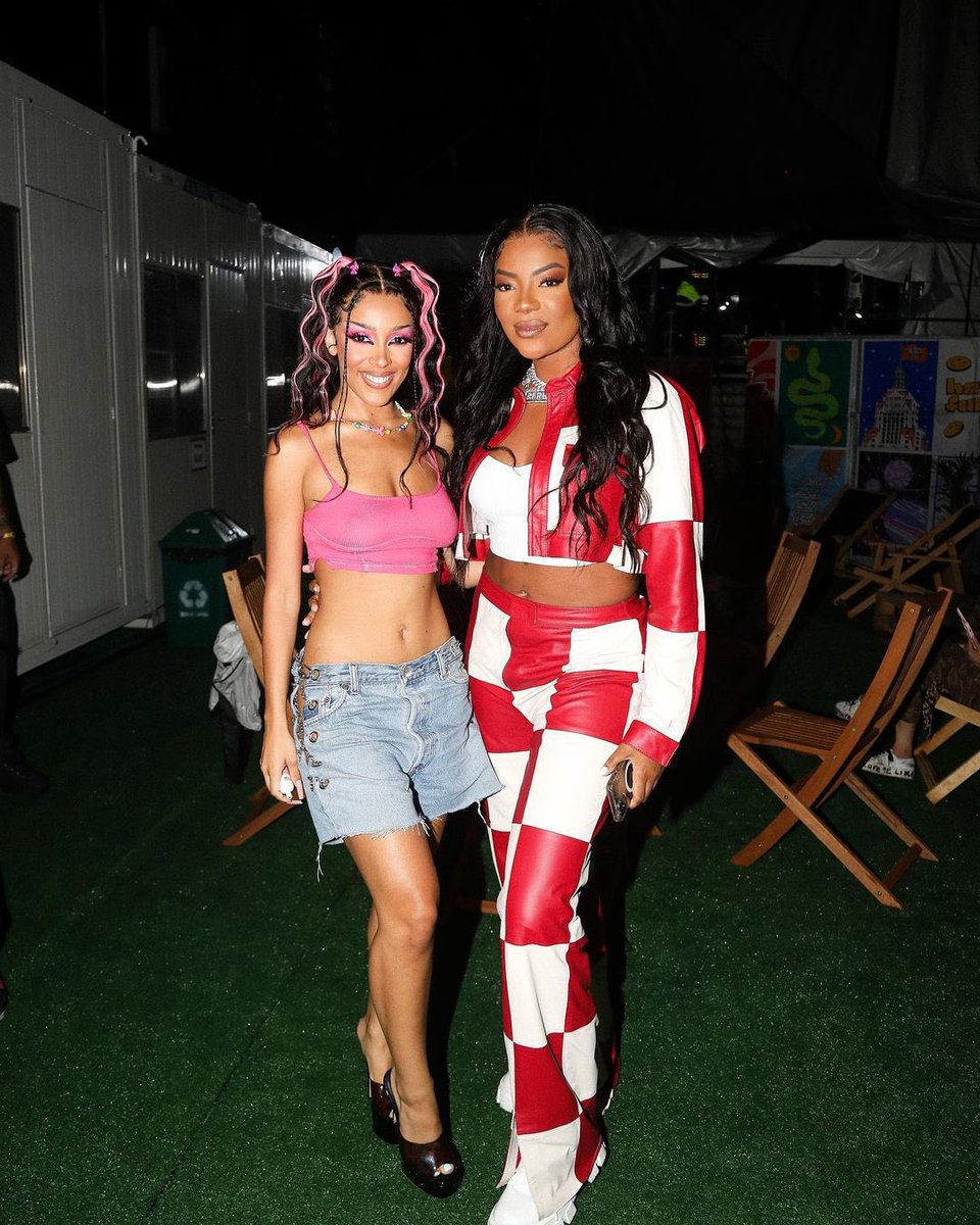 tracklist's tweet photo. 🚨 Ludmilla e Doja Cat nos bastidores do Lollapalooza! #LollaBRNoMultishow #LollaNoTrack https://t.co/dYd1qb3okP