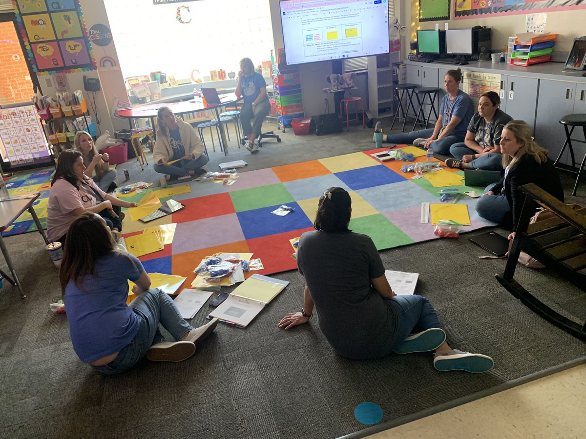 MrsKendallBerry's tweet photo. Teachers teaching teachers! Our dyslexia therapist are teaching k/1 about the alphabet arc. #teacherslearntoo #whywisd #austinblueroos https://t.co/67ZF0ssSr8