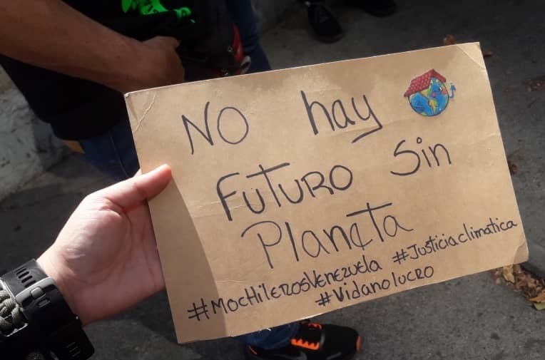 todosxfuturo's tweet photo. #Venezuela uno de los países con mayor riqueza hídrica en Latinoamérica. Pero el
80% de la población tiene graves problemas de acceso al agua. Resolver esto es garantizar nuestra resiliencia frente a la crisis climática
#JusticiaClimáticaVenezuela #GenteNoLucro #PeopleNotProfit https://t.co/BO5WCAGr2l