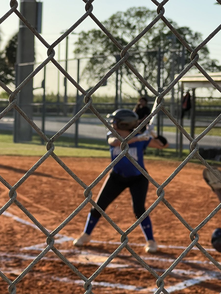 And its a WIN for Lady Falcons against Glades Central! <a href="/FHH_FalconFury/">FHCHS</a> <a href="/ccarvatta/">Christina Carvatta</a> @MsEstherRivera