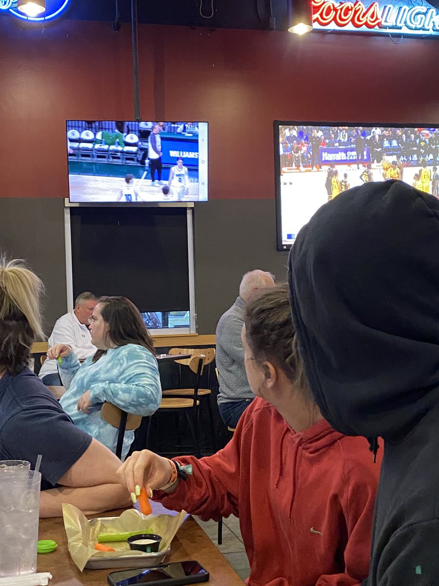 DouglassCoach's tweet image. Watching @WillyAthletics @WHSHornetsHive in the @MHSAA semi play @FreelandHoops from @BWWings in Hixson, TN (Chattanooga) #TechnologyIsAmazing
