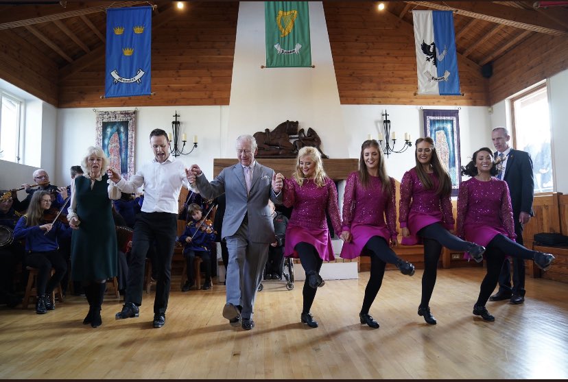 Brú Ború tweet media