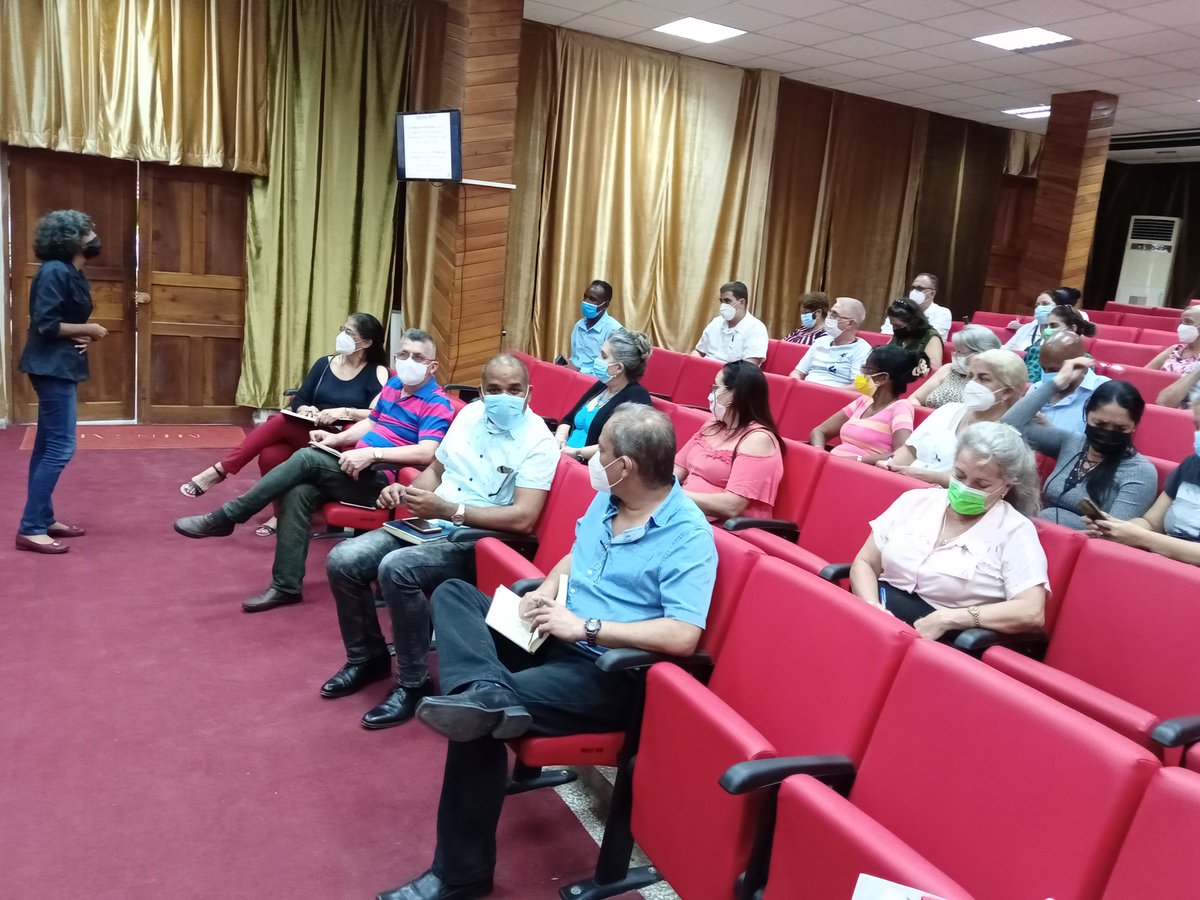 Otro paso en la superación en el uso adecuado de las redes sociales en la <a href="/ucmvccu/">Universidad de Ciencias Médicas de Villa Clara</a> . Gracias a la cooperación de la <a href="/UCLVCU/">UCLV 🇨🇺</a> #unidossomosmásfuertes Vamos avanzando a la #Acreditaciónucm