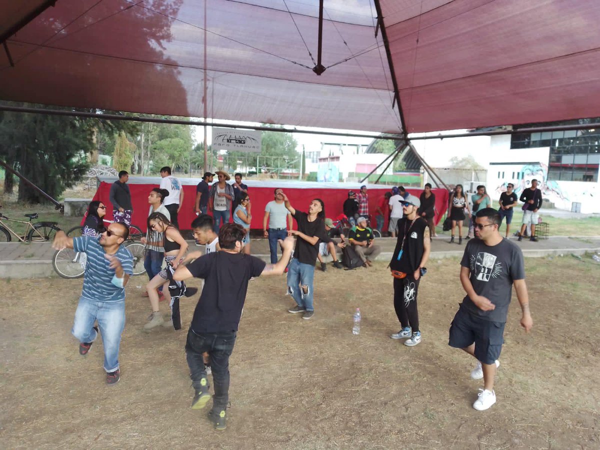 farotlahuac's tweet photo. Agradecemos a toda la comunidad de la FARO Tláhuac por su presencia en el concierto "Sonido Ejercito Libertador del Sur" / "Wayak Sound System" realizado en nuestras áreas verdes.
#EntradaLibre #Sororama #Palabrasquefluyen #FAROTlahuac #cultura #musica https://t.co/JwKgE3CfL3