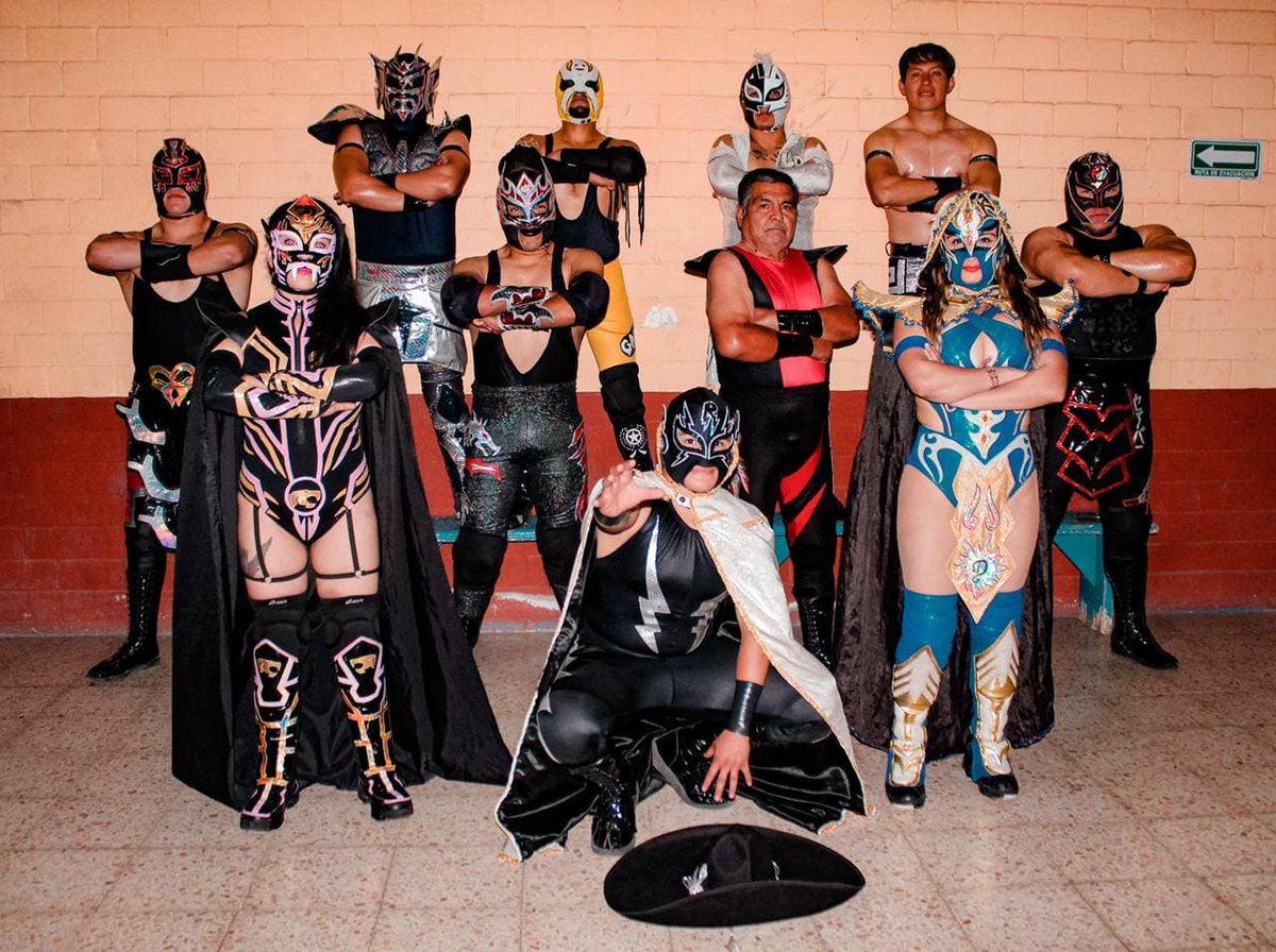 Elsable95's tweet photo. LUCHA LIBRE VANGUARDIA 
🌎👑 https://t.co/eu7qe8UEIj