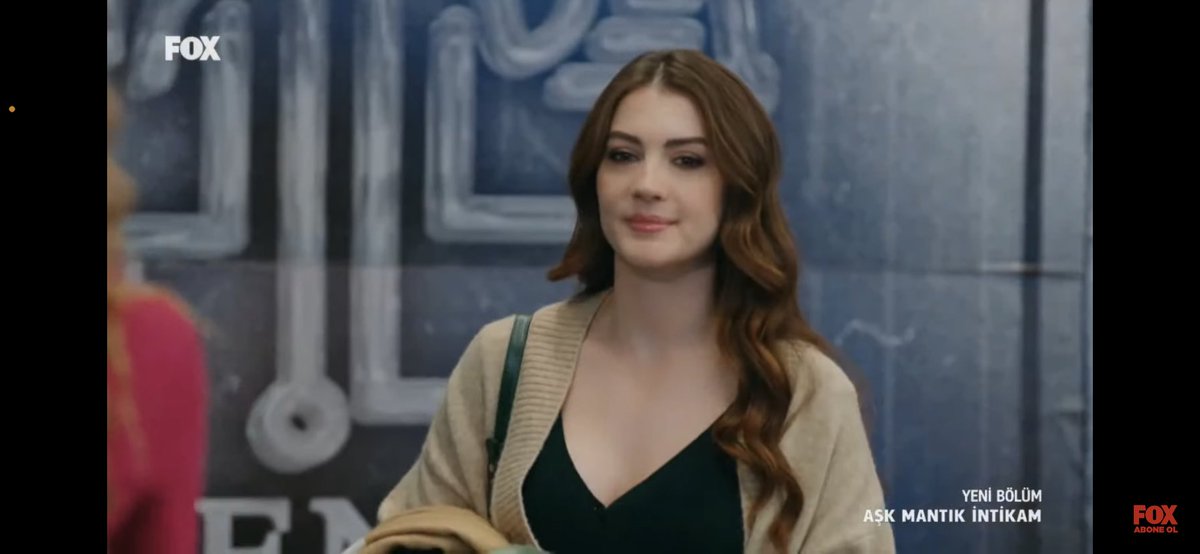 TurkishSeries00's tweet image. He’s turning to make her jealous 😂😂#AskMantıkİntikam #Erzan #sensizolmaz