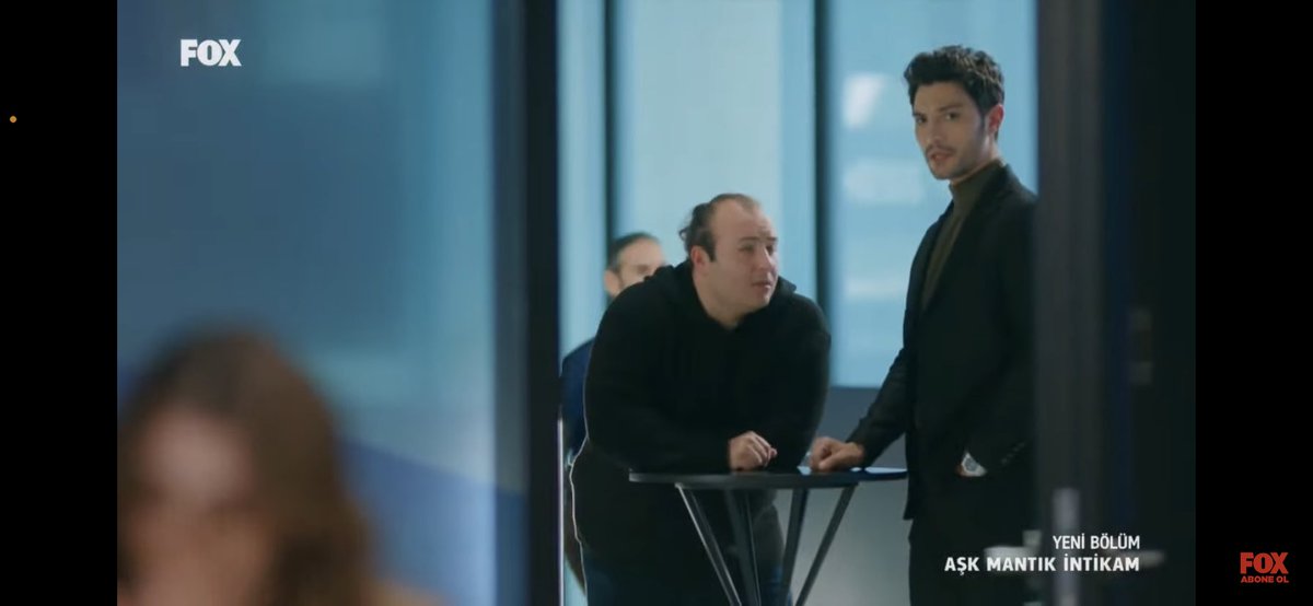 TurkishSeries00's tweet image. He’s turning to make her jealous 😂😂#AskMantıkİntikam #Erzan #sensizolmaz