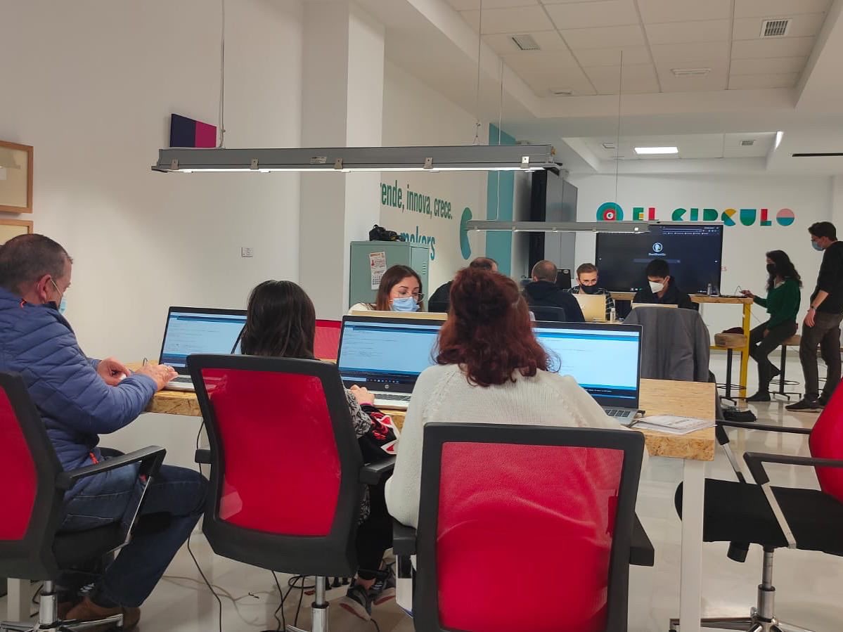 CircularFab's tweet image. ¡Qué bien nos lo hemos pasado! 🙌 Gracias a @its_albertoqp_ por este taller tan divertido. Hemos aprendido un montón. ¡No podemos esperar al próximo #ArduinoWeek! 👏

#maker #tecnología #innovación #Arduino