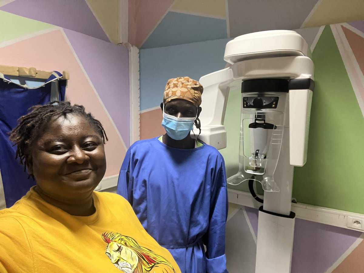 ZoulfaouDank's tweet photo. C’est la première fois que je rencontre un sourd-muet exerçant ce type de métier. Il est assistant du dentiste et il réalise aussi la radiologie.
A Ouaga comme Bobo, les sourds-muets sont généralement des parkeurs.
#Handicap #sourdmuet #dentech #Iwili https://t.co/HAzLIMLyk2