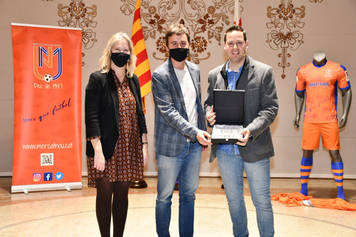 MarcSerraSole's tweet photo. Celebrem el 75è aniversari del @SEMercatNou! Un club vinculat al Mercat de Sants des del naixement, pioner amb el futbol femení i que ens fa sentir orgull de barri.

Seguim treballant per fer que el club torni a casa seva: el camp de Magòria. Som-hi! #SomMercatNou 🧡💙 https://t.co/nqyQbdCCe1