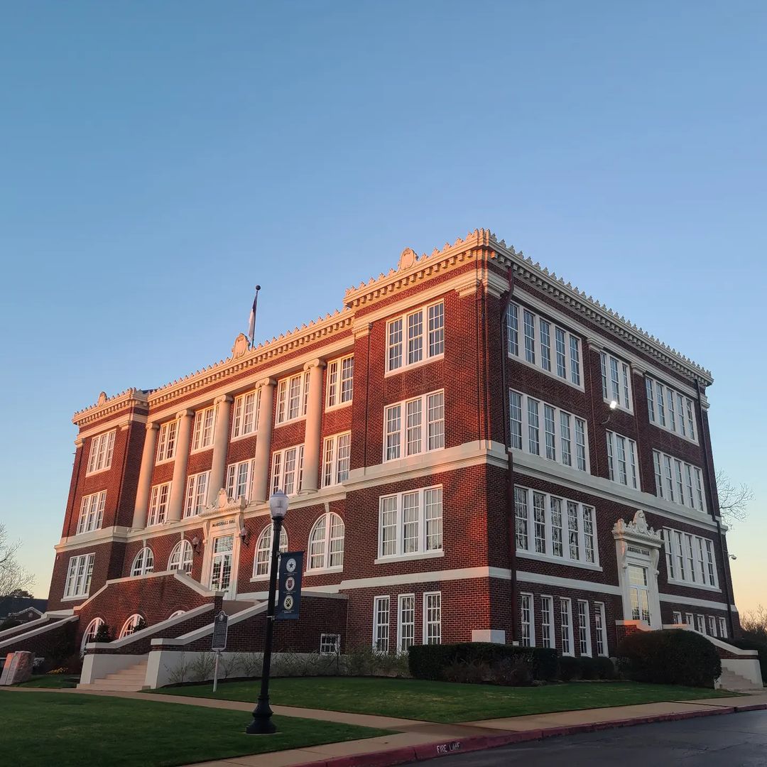 Sunrises and sunsets are even prettier on the Hill. Have a great weekend, Tigers!

📸: _hannah_spelled_backwards_ on IG