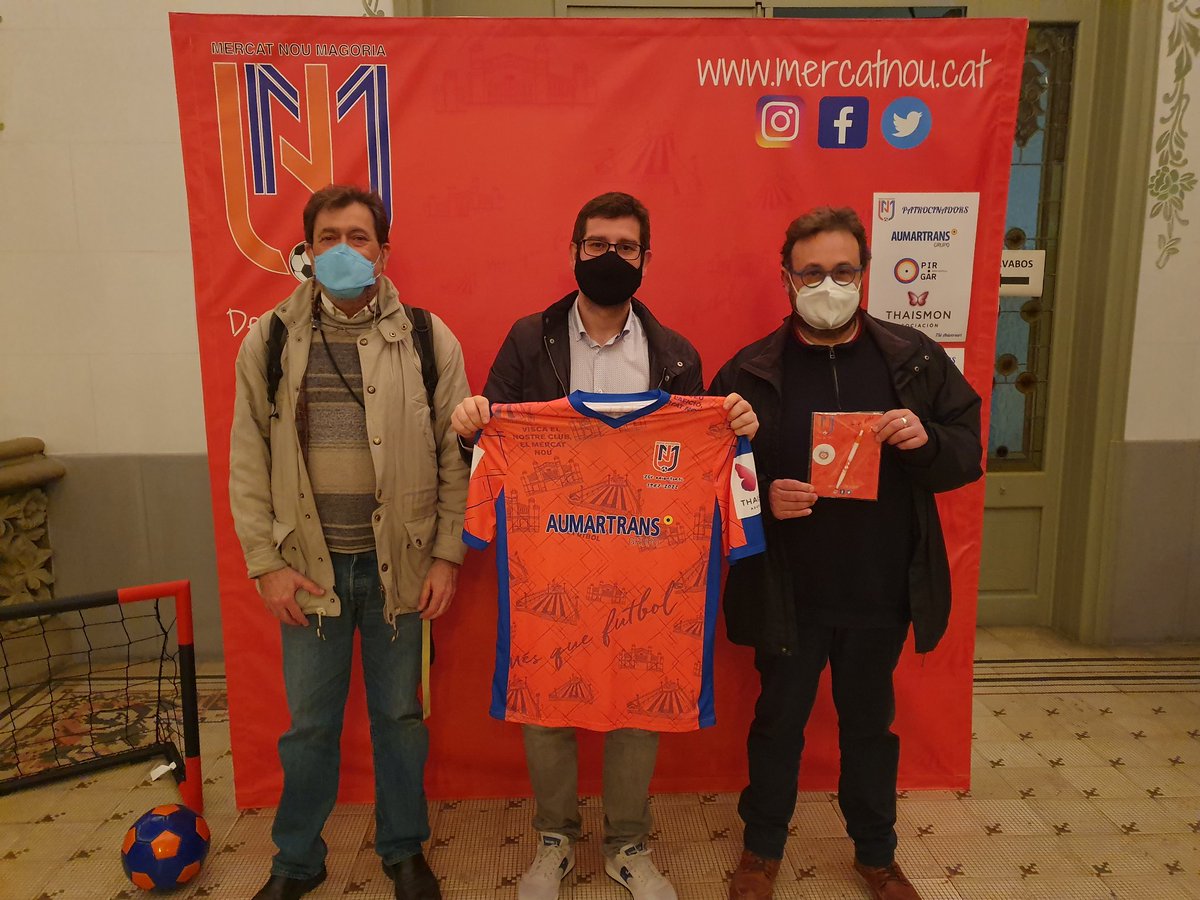 El Mercat Nou Magòria fa 75 anys. 75 anys d'esport, inclusió i barri que s'expliquen per la constància i la feinada de la seva gent: junta, jugadors i jugadores, afició, pares i mares... ara, a pels 100! Enhorabona i per molts anys!