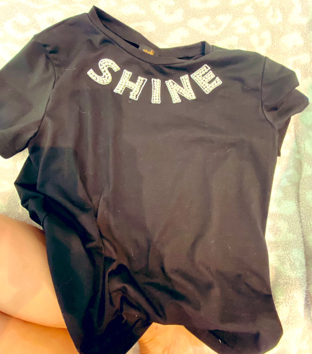 MutantNurse's tweet photo. If you don’t LOVE it…life/career/your everyday…or for that matter clothes…Make a change quick, LEAN into it & FLY…don’t stay STUCK wishing you had…& if you land in Paris instead of Italy enjoy your time there…@ least you’re one step closer #ChopShop ✂️#NFTdeepDIVE 🛩 🗺 🤟🏼 https://t.co/nrBA4FGWmg