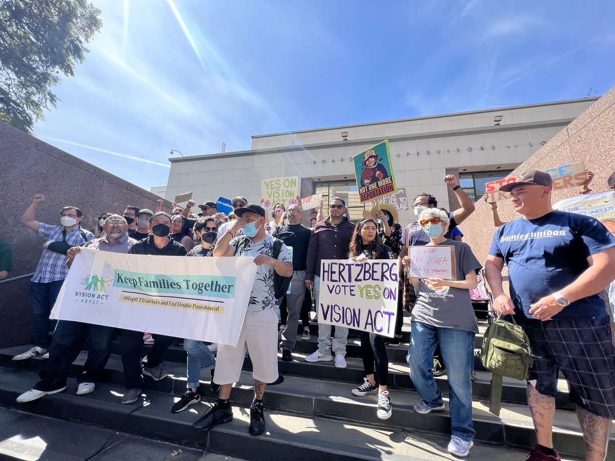 LBSeaAntiDep_Co's tweet photo. here in community demanding that @cagovernor pardon Vithea &amp; Los Angeles Senators pass the #VISIONAct to #stopICEtransfers ! ✊🏼 https://t.co/0E2hv3K92X