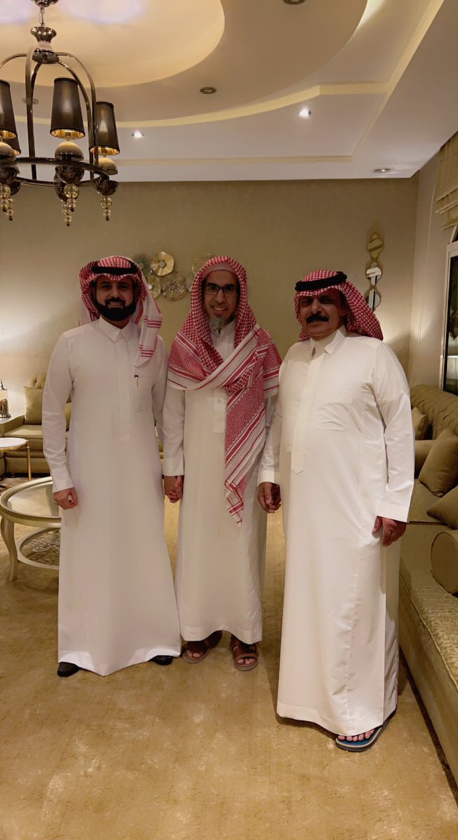 mesfer_alknfre's tweet photo. صورة تجمعني مع أ.د الشيخ عبدالسلام الشويعر والدكتور ناصر البقمي 
الله يحفظهم ويبارك في صحتهم وعلمهم💚
#الشيخ_عبدالسلام_الشويعر 
#الدكتور_ناصر_البقمي.
#المحامي_مسفر_الخنفري
#شركة_تضامن_للمحاماة https://t.co/q9pfXCY6vf