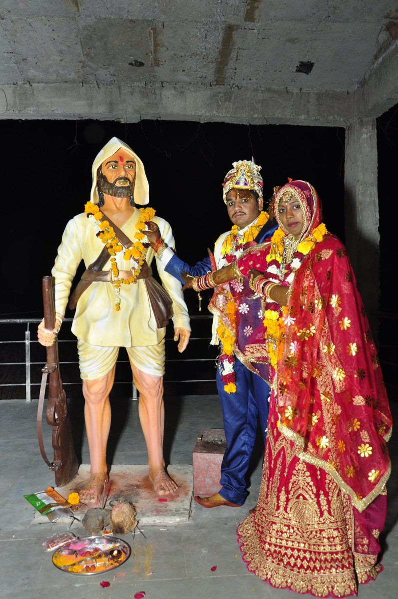 SomalBaba's tweet photo. #जय हो टंट्या ��ामा 💐
#आपकी जय जिन्दाबाद ❤️
#जय जोहार 🙏
#आदिवासी होने पर गर्व है🏹
#जोहार_आदिवासियत 🙏💐

💙❤️💙❣️💙❤️💙 https://t.co/TfMHK8fBhK
