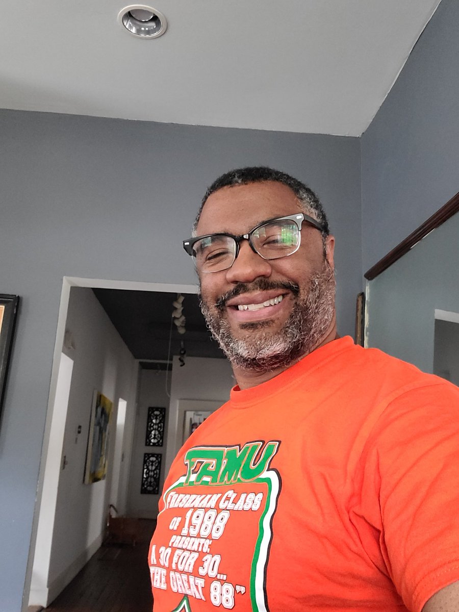 XiChiSigma1914's tweet image. We honor National Kidney Month by wearing orange and celebrating our chapter brother Vaughn Irons' kidney transplant story. @nkf #PBS108 #VaughnStrong #GDOLD