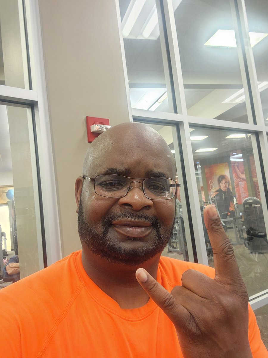 XiChiSigma1914's tweet image. We honor National Kidney Month by wearing orange and celebrating our chapter brother Vaughn Irons' kidney transplant story. @nkf #PBS108 #VaughnStrong #GDOLD