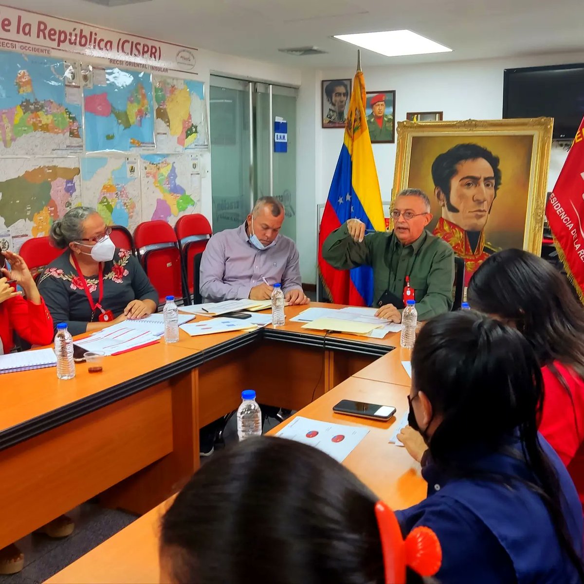CISPresidencial's tweet photo. Desde #Miraflores se realizó la Videoconferencia con la Dirección Nacional del #CISP encabezada por el M/G Mota Domínguez (@ViceVenezuela) y Viceministro CN Aníbal Coronado (#MPPDPSGG) para afinar las estrategias del Plan de Inspección Nacional a los centros médicos #NoMasBloqueo https://t.co/fAtny4eE6T
