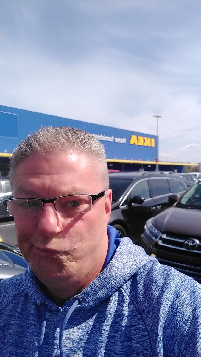 askmecomputers's tweet image. My weakness... because #studiostuff 😂