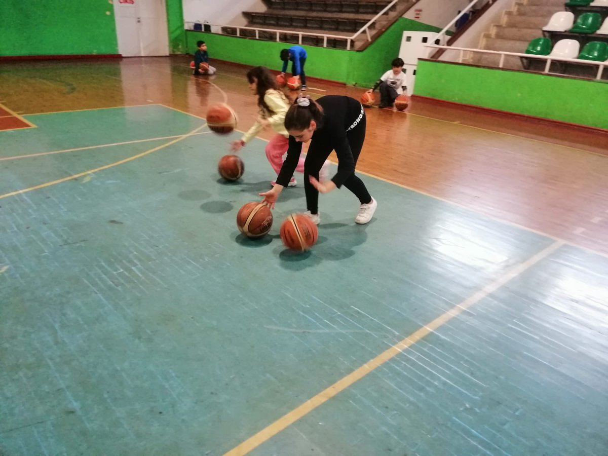 degerlizamanlar's tweet photo. #Salihli #Basketbol çalışmalarımız 🏀

@kasapoglu https://t.co/LCzhFCMQ2J