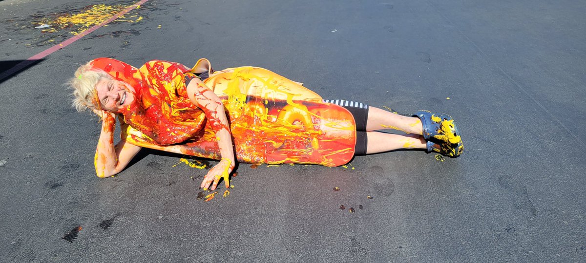 NMTimberwolves's tweet image. Aaaannnnd, just like that Mrs. Harrison was turned into a hot dog, while devouring hot dogs! Congrats to all of the students who participated in the spraying! Thank you for buying yearbooks! #HotDogHotDogHotDiggetyDog #WhoLetTheHotdogOut #TimberwolfProud