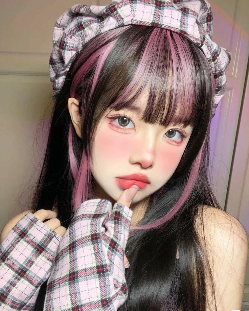 Briezeee's tweet photo. Plaid is hard. 
Did a one layer challenge using a picture of @/pangjuu (insta) that I found on Pinterest. I had so much fun with this challenge and I hope you all like it. 
Thank you all for the support 
#art #digiart #docmyart #reference #plaid #pretty #pinterest 
Insta:iibrieii https://t.co/eW4e9W6VpC