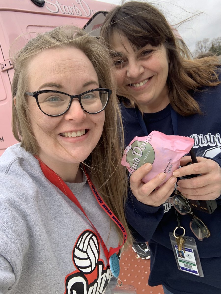 MissChilds111's tweet photo. Thanks to @StansDonutsCHI for helping us celebrate our respectful students in quarter three!! 🍩🤍 #LJHPatriotPride ❤️🤍💙 https://t.co/zmvCB7G5HN