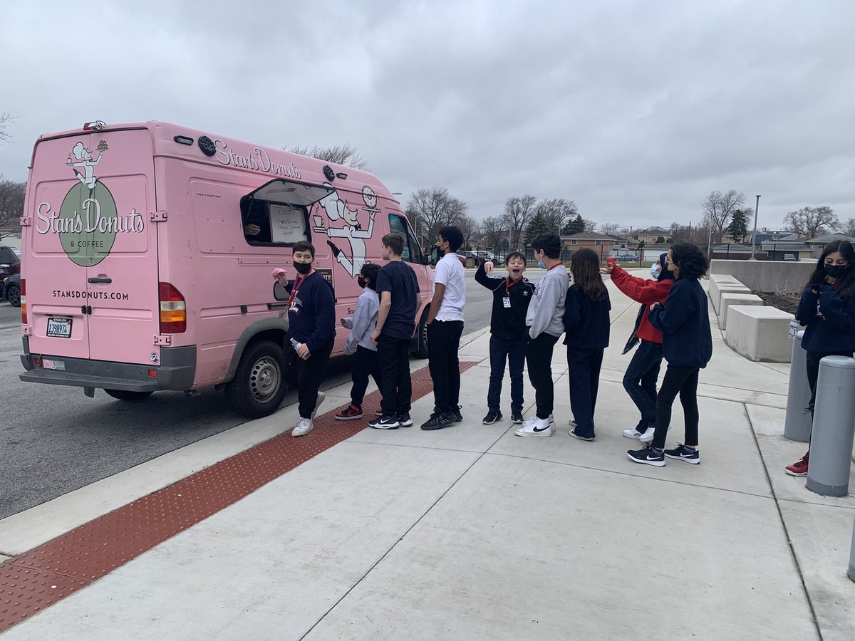 MissChilds111's tweet photo. Thanks to @StansDonutsCHI for helping us celebrate our respectful students in quarter three!! 🍩🤍 #LJHPatriotPride ❤️🤍💙 https://t.co/zmvCB7G5HN