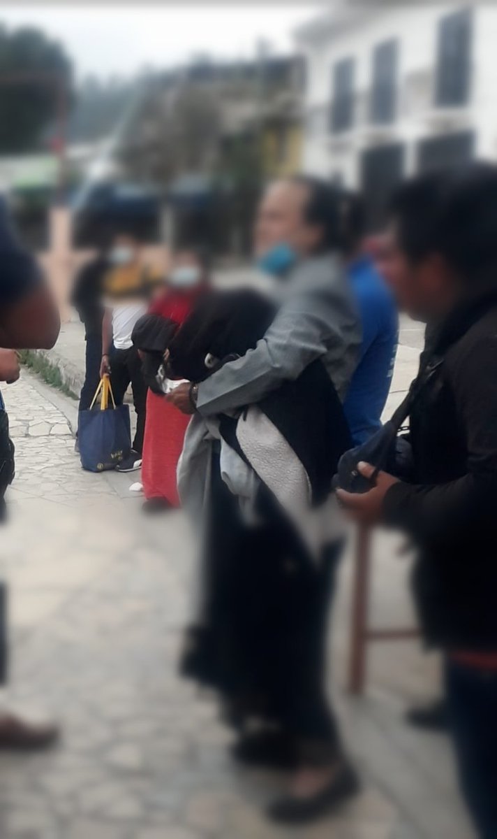 y_dpm's tweet photo. Policía Municipal detiene en Barrio de San Diego a persona por violar Ley de Migración; pretendía viajar a la #CDMX con tres personas originarias de El Salvador. #SCLC
https://t.co/7kvJcVLVyC https://t.co/xl3PtoiOAw
