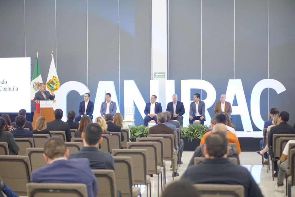 El Gobernador de #Coahuila tomó protesta a Guillermo Martínez Ávila, quien fue reelegido como presidente de la Cámara Nacional de la Industria de Restaurantes y Alimentos Condimentados <a href="/caniractorreon/">Canirac Torreón</a>  para el periodo 2022-2023.

.