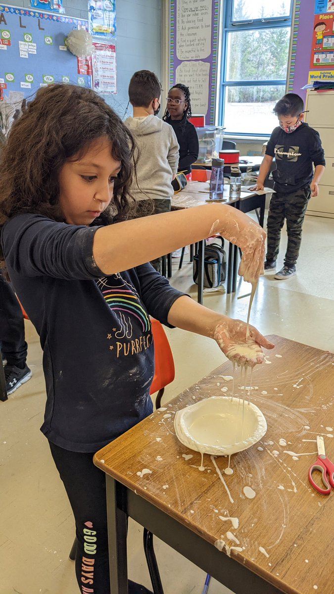 mrshansonclass's tweet photo. Ooblek Fun! Is it a liquid or a solid? Neither! @MargueriteHCDSB @mrscrossonclass https://t.co/tV9TdNXjkM