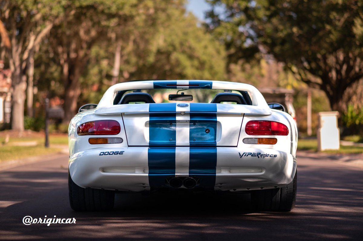 origincars's tweet photo. Dodge Viper de 1991 a 2017, nació para competir contra el Chevrolet Corvette. Carroll Shelby participó en el diseño inicial y se dice que se basó en el famoso Daytona. El primer Viper se denominó "RT/10", con un motor V10 de 7,9L, tracción trasera y carrocería de fibra #origincar https://t.co/ZPwAZWhbZK