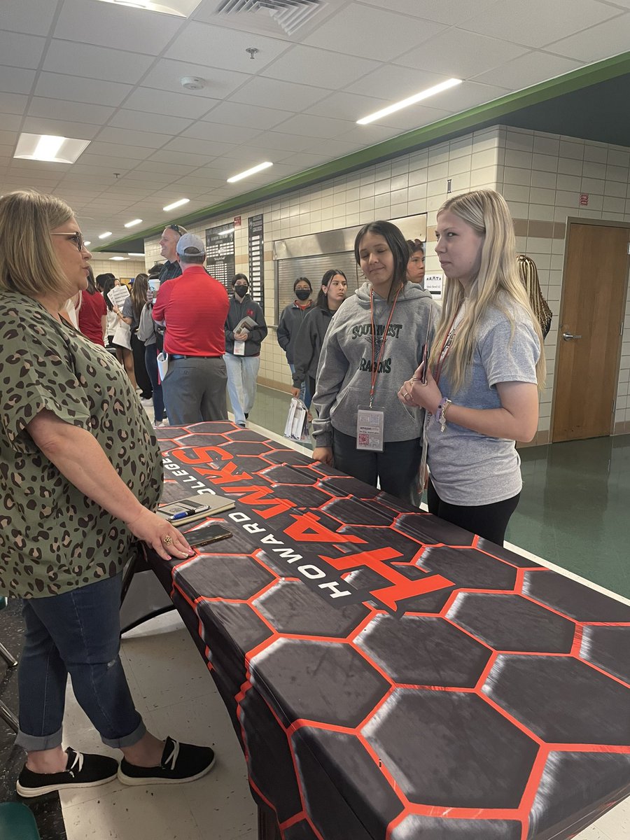 swisd_swhmed's tweet photo. Today our sports med students got the opportunity to attend the #AAATA athletic training workshop! We enjoyed hosting!โ๏ธ https://t.co/uwXv2K8jSs