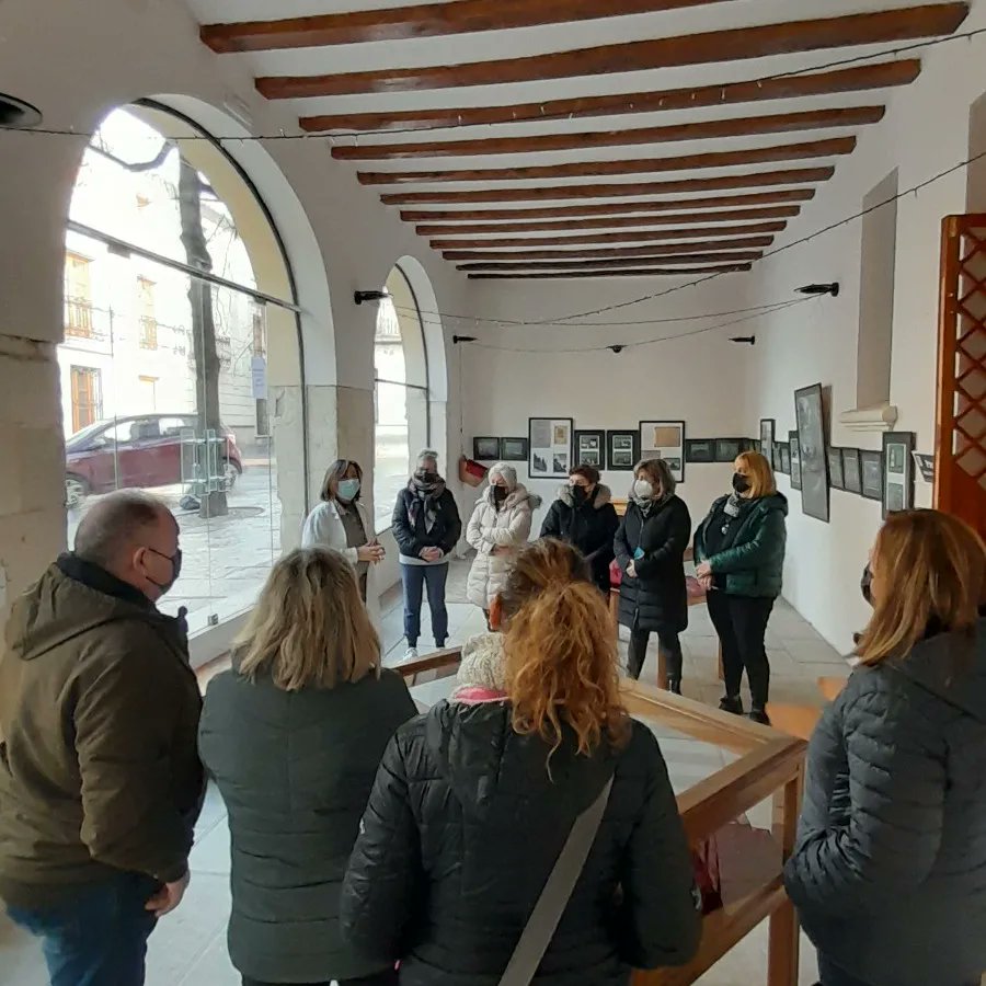 Vista de alumn@s del #TallerdeEmpleo  de Administración y Gestión al Arxiu Municipal d'Ibi / Archivo Municipal de Ibi donde nuestra compañera M José les ha mostrado toda la organización y procedimientos que se realizan en dicha dependencia municipal. 
Gracias 

#ibiempleat