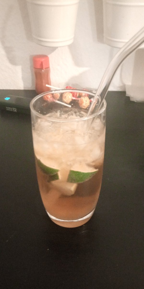 Ramonsta72's tweet photo. Da gönnt man sich einen ruhigen #eishockey Abend auf'm Sofa und was ist?
Wenn ich am Kühlschrank bin, schießen der #ECH ein Tor, wenn ich auf'm Sofa sitze der #DSC 
Ich setz mich dann für den Rest des Spiels mal in die Küche 🙄
#tschunk 🤩 
Neu wegen Alt-text https://t.co/wHWc4JmDt3
