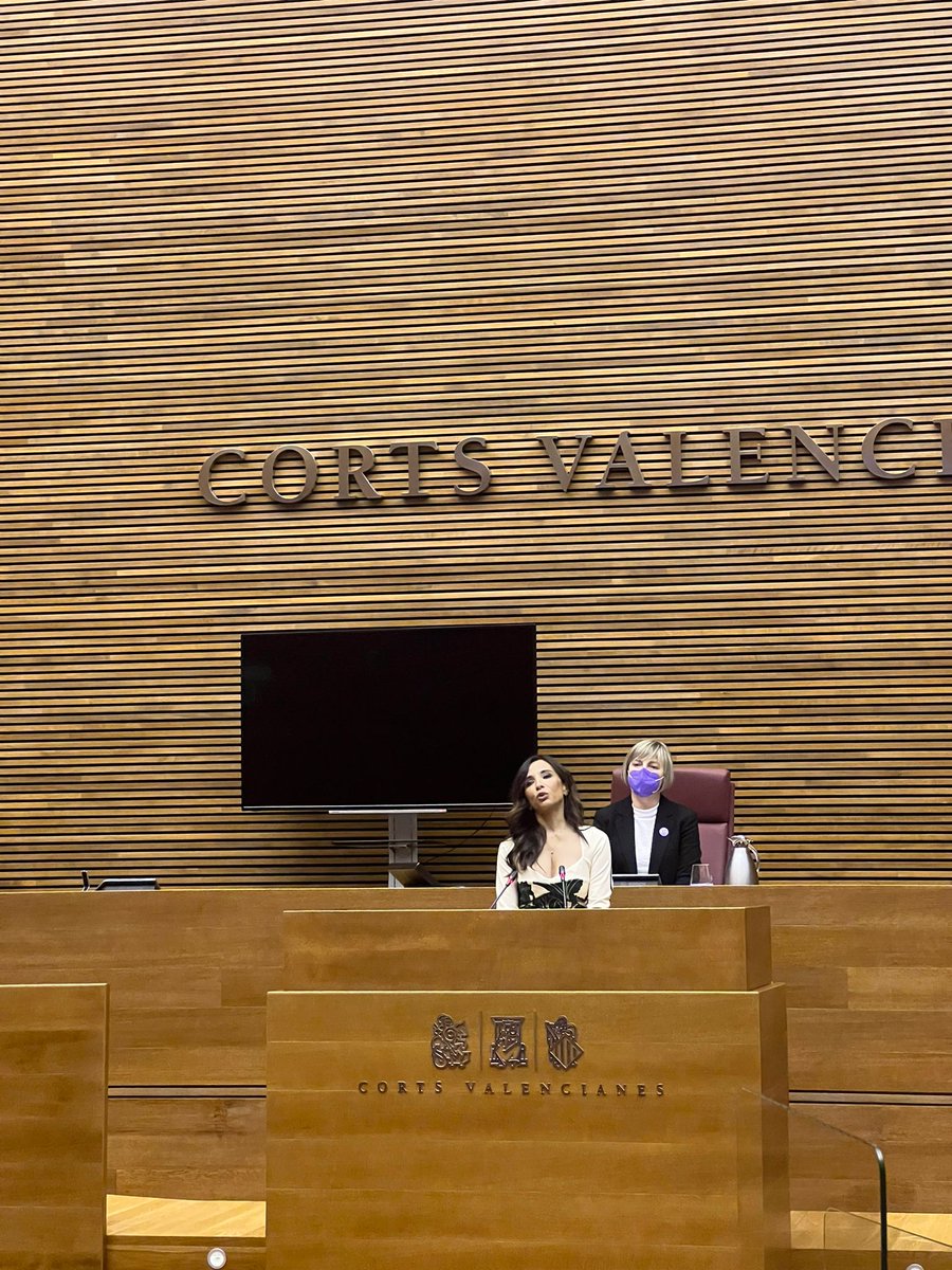 La Dra. Ana Cobo, directora de la Unidad de Criopreservación de #IVI, ha recibido esta tarde un reconocimiento por parte de las <a href="/cortsval/">Corts Valencianes</a> por su labor profesional y su aportación en el camino hacia la plena igualdad #LesCortsDeLesDones