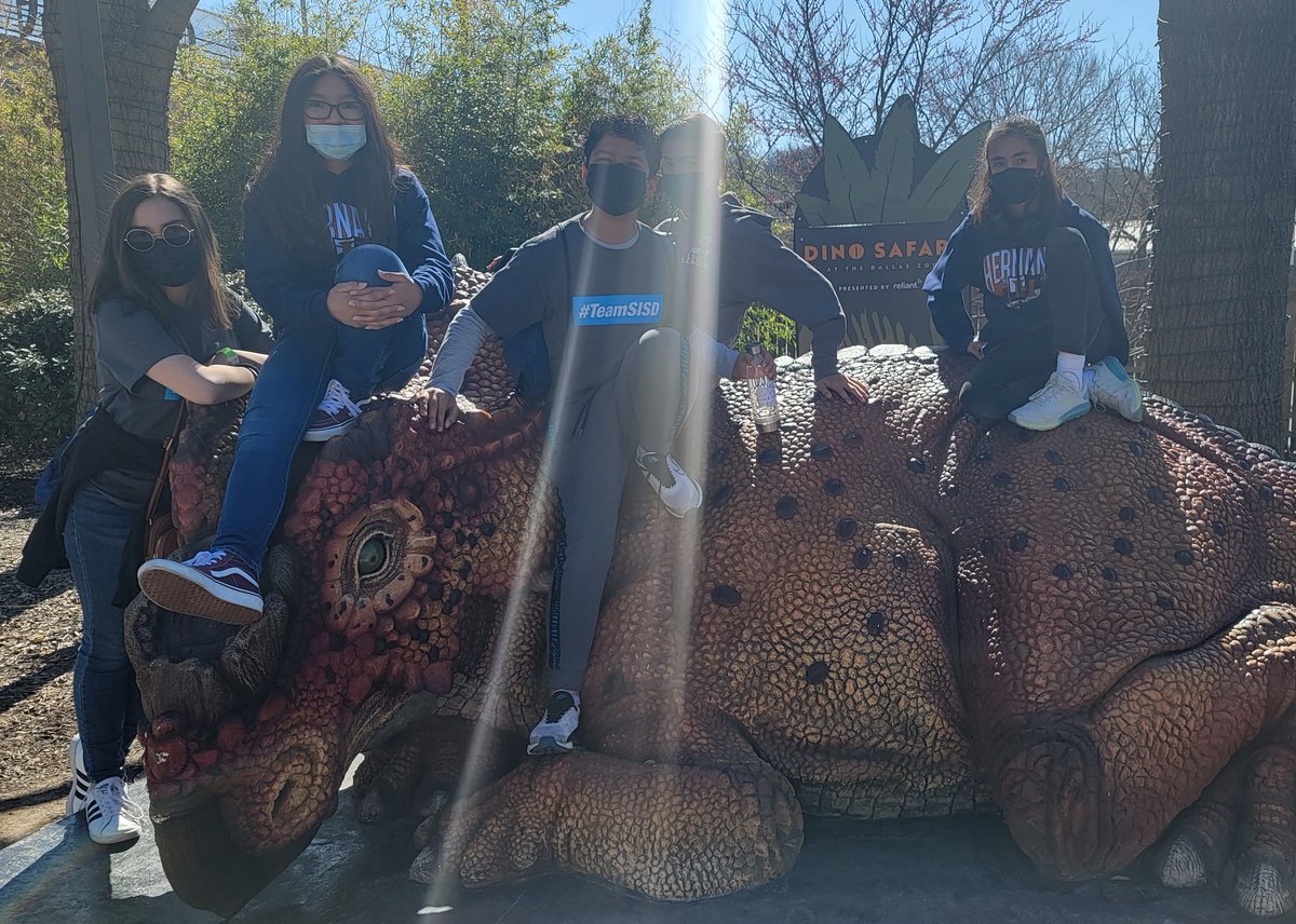 DMiller_HMS's tweet photo. @Hernando_MS DI Tricky Cavs navigated their way thru the Savanna at the @DallasZoo! Thank you @MSolis_PHES &amp; @psolis02AT_EDHS for all your help 😁👍 @RNava_HMS @LRocha_HMS @AGarcia_HMS #TeamSISD https://t.co/uQuWpENJpc