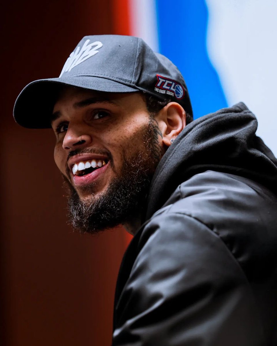 cblivee's tweet photo. Chris Brown all smiles 😁 https://t.co/ll37j8qz35